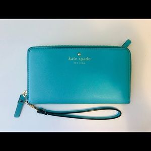 NEEDS TO GO Kate Spade Teal Zip-Up Wristlet/Wallet
